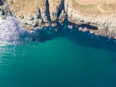 Bulgaristan 'ın Burgaz Bölgesi' nin Varvara kasabası yakınlarındaki Karadeniz kıyı şeridinin hava manzarası