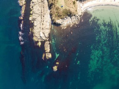 Bulgaristan 'ın Burgaz Bölgesi' nin Varvara kasabası yakınlarındaki Karadeniz kıyı şeridinin hava manzarası