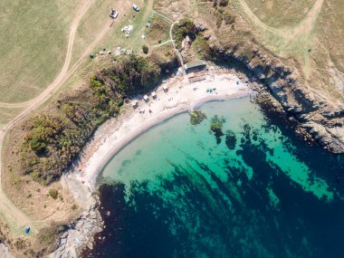 Bulgaristan 'ın Burgaz Bölgesi' nin Varvara kasabası yakınlarındaki Karadeniz kıyı şeridinin hava manzarası