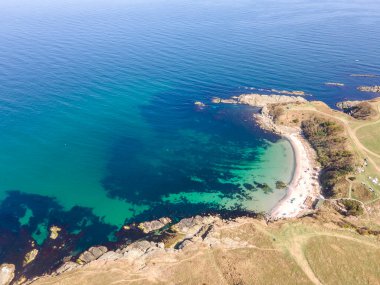 Bulgaristan 'ın Burgaz Bölgesi' nin Varvara kasabası yakınlarındaki Karadeniz kıyı şeridinin hava manzarası