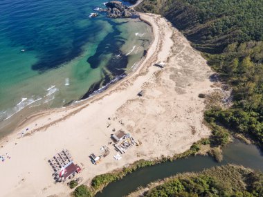 Bulgaristan 'ın Burgaz Bölgesi' nin Rezovo kasabası yakınlarındaki Silistar plajının hava manzarası