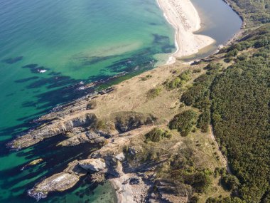Bulgaristan 'ın Veleka Sahili, Sinemorets, Burgaz Bölgesi yakınlarındaki Karadeniz kıyılarının hava manzarası