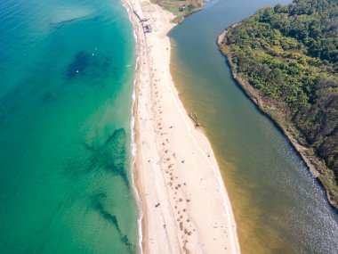 Bulgaristan 'ın Veleka Sahili, Sinemorets, Burgaz Bölgesi yakınlarındaki Karadeniz kıyılarının hava manzarası