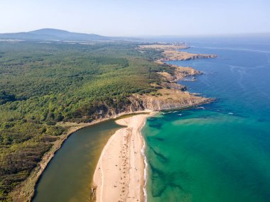 Bulgaristan 'ın Veleka Sahili, Sinemorets, Burgaz Bölgesi yakınlarındaki Karadeniz kıyılarının hava manzarası