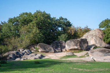 Bulgaristan 'ın Burgaz bölgesinin Primorsko kenti yakınlarındaki Antik Sığınak manzarası başladı