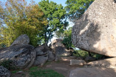 Bulgaristan 'ın Burgaz bölgesinin Primorsko kenti yakınlarındaki Antik Sığınak manzarası başladı