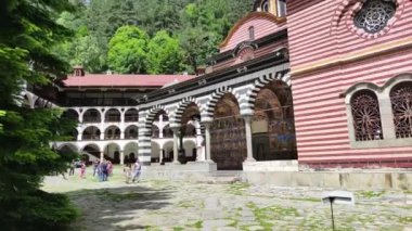 RILA Monasteri, BULGARIA - 24 Haziran 2021: Rila Ortodoks Manastırı (Rila Manastırı), Kyustendil Bölgesi, Bulgaristan