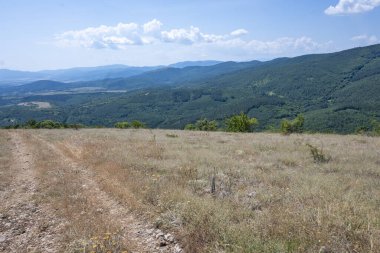 Rudina Dağı, Pernik Bölgesi, Bulgaristan 'ın İnanılmaz Yaz Manzarası