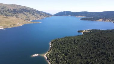 Belmeken Barajı 'nın Havadan Yaz manzarası, Rila dağı, Bulgaristan