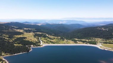 Belmeken Barajı 'nın Havadan Yaz manzarası, Rila dağı, Bulgaristan