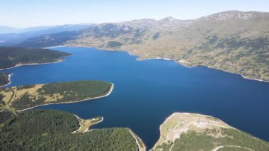 Belmeken Barajı 'nın Havadan Yaz manzarası, Rila dağı, Bulgaristan
