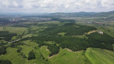 Bulgaristan 'ın Pernik bölgesindeki Rudartsi Köyü yakınlarındaki Vitosha Dağı' nın şaşırtıcı hava manzarası