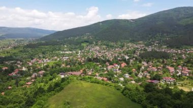 Bulgaristan 'ın Pernik bölgesindeki Rudartsi Köyü yakınlarındaki Vitosha Dağı' nın şaşırtıcı hava manzarası
