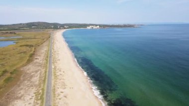 Bulgaristan 'ın Burgaz Bölgesi' nin Sozopol kasabası yakınlarındaki Gradina (Bahçe) plajının havadan manzarası 