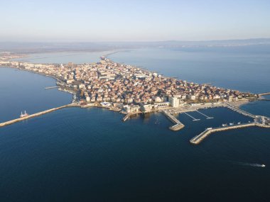 Bulgaristan 'ın Burgaz Bölgesi' nin Pomorie kentinin İnanılmaz Hava Gündoğumu manzaralı kasabası