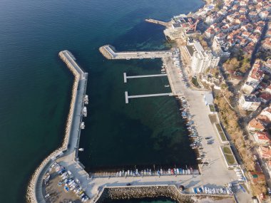 Bulgaristan 'ın Burgaz Bölgesi' nin Pomorie kentinin İnanılmaz Hava Gündoğumu manzaralı kasabası