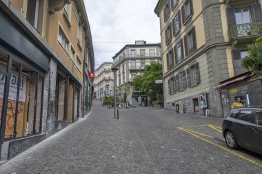 LAUSANNE, SWitzERLAND - 18 Haziran 2023: Tipik Lozan şehri, Vaud Kantonu, İsviçre