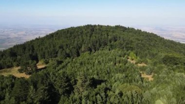 Bulgaristan 'ın Filibe Bölgesi Yavrovo köyü yakınlarındaki Rodopes Dağı' nın hava manzarası