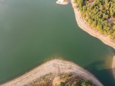 Bulgaristan 'ın Filibe Bölgesi' nin Asenovgrad kenti yakınlarındaki Kırk Pınar Barajı 'nın hava manzarası