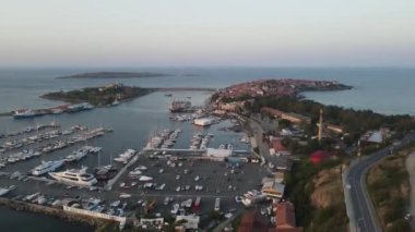 Bulgaristan 'ın Burgaz Bölgesi' nin eski Sozopol kentinin hava gün batımı manzarası