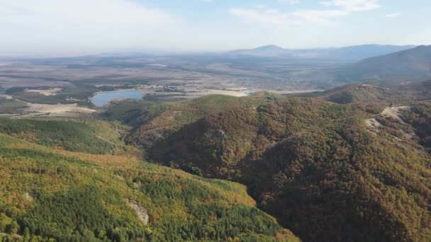 Vista Aérea Otoño Las Montañas Rhodope Cerca Aldea Oreshets Región — Vídeos de Stock
