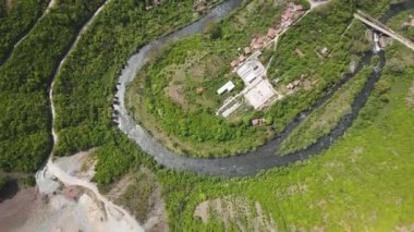 Bulgaristan 'ın Balkan Dağları' nın Bov köyü yakınlarındaki İskar boğazının şaşırtıcı hava manzarası