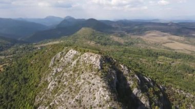 Bulgaristan 'ın Pernik Bölgesi, Tran Matterhorn olarak bilinen Greben Dağı' ndaki Dragovski kamak Tepesinin İnanılmaz Sonbahar Manzarası
