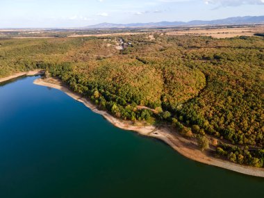 Bulgaristan 'ın Filibe Bölgesi' nin Asenovgrad kenti yakınlarındaki Kırk Yay Baraj Havzası manzarası