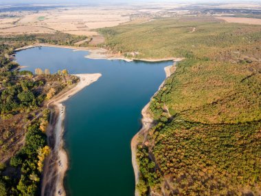 Bulgaristan 'ın Filibe Bölgesi' nin Asenovgrad kenti yakınlarındaki Kırk Yay Baraj Havzası manzarası