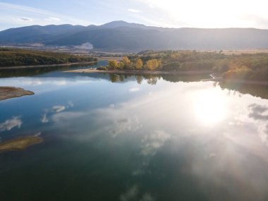 Bulgaristan 'ın Filibe Bölgesi' nin Asenovgrad kenti yakınlarındaki Kırk Yay Baraj Havzası manzarası