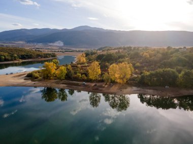 Bulgaristan 'ın Filibe Bölgesi' nin Asenovgrad kenti yakınlarındaki Kırk Yay Baraj Havzası manzarası