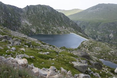 Bulgaristan 'ın Kalin tepeleri yakınlarındaki Rila Dağı' nın İnanılmaz Yaz Manzarası