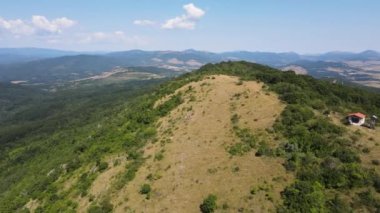 Rudina Dağı, Pernik Bölgesi, Bulgaristan 'ın İnanılmaz Yaz Manzarası