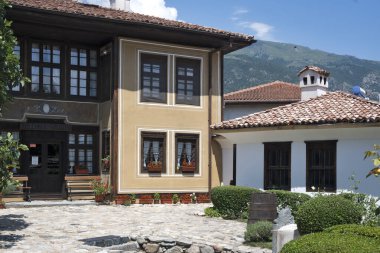 KARLOVO, BULGARIA - 7 Haziran 2023: Bulgaristan 'ın Filibe Bölgesi' nin Eski Karlovo kentindeki Tipik Bina