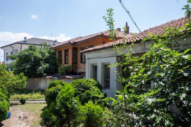 KARLOVO, BULGARIA - 7 Haziran 2023: Bulgaristan 'ın Filibe Bölgesi' nin Eski Karlovo kentindeki Tipik Bina