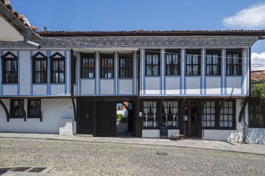 KARLOVO, BULGARIA - 7 Haziran 2023: Bulgaristan 'ın Filibe Bölgesi' nin Eski Karlovo kentindeki Tipik Bina