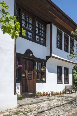 KARLOVO, BULGARIA - 7 Haziran 2023: Bulgaristan 'ın Filibe Bölgesi' nin Eski Karlovo kentindeki Tipik Bina