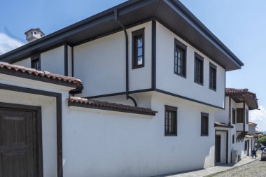 KARLOVO, BULGARIA - 7 Haziran 2023: Bulgaristan 'ın Filibe Bölgesi' nin Eski Karlovo kentindeki Tipik Bina