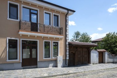KARLOVO, BULGARIA - 7 Haziran 2023: Bulgaristan 'ın Filibe Bölgesi' nin Eski Karlovo kentindeki Tipik Bina