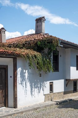 KARLOVO, BULGARIA - 7 Haziran 2023: Bulgaristan 'ın Filibe Bölgesi' nin Eski Karlovo kentindeki Tipik Bina