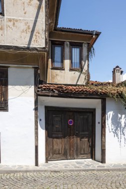 KARLOVO, BULGARIA - 7 Haziran 2023: Bulgaristan 'ın Filibe Bölgesi' nin Eski Karlovo kentindeki Tipik Bina