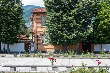 KARLOVO, BULGARIA - 7 Haziran 2023: Bulgaristan 'ın Filibe Bölgesi' nin Eski Karlovo kentindeki Tipik Bina