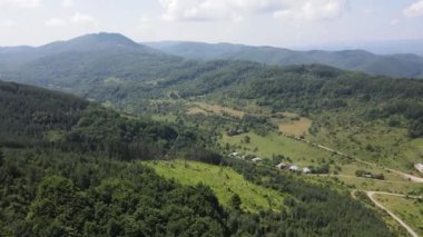 Bulgaristan 'ın Pernik Bölgesi, Kamenititsa zirvesi yakınlarındaki Erul Dağı' nın Hava Sahası