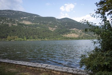 Pamvotida 'daki Ada Panoraması Ioannina, Epirus, Yunanistan
