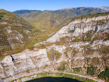 Bulgaristan 'ın Balkan Dağları yakınlarındaki Iskar boğazının şaşırtıcı hava manzarası