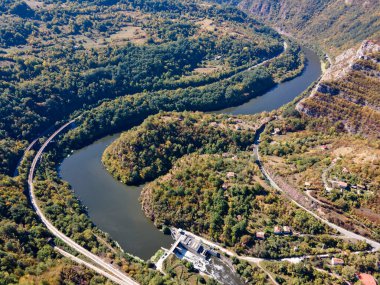 Bulgaristan 'ın Balkan Dağları yakınlarındaki Iskar boğazının şaşırtıcı hava manzarası