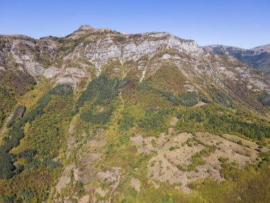 Bulgaristan 'ın Balkan Dağları yakınlarındaki Iskar boğazının şaşırtıcı hava manzarası