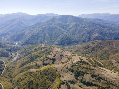 Bulgaristan 'ın Balkan Dağları yakınlarındaki Iskar boğazının şaşırtıcı hava manzarası