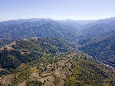 Bulgaristan 'ın Balkan Dağları yakınlarındaki Iskar boğazının şaşırtıcı hava manzarası