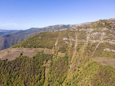Bulgaristan 'ın Balkan Dağları yakınlarındaki Iskar boğazının şaşırtıcı hava manzarası